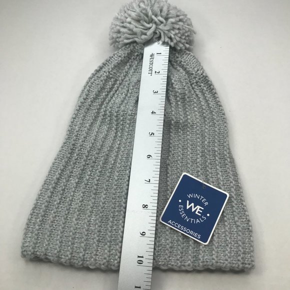Winter Essentials Women's One Size Gray Knit Beanie Hat With Pom New - Picture 8 of 9